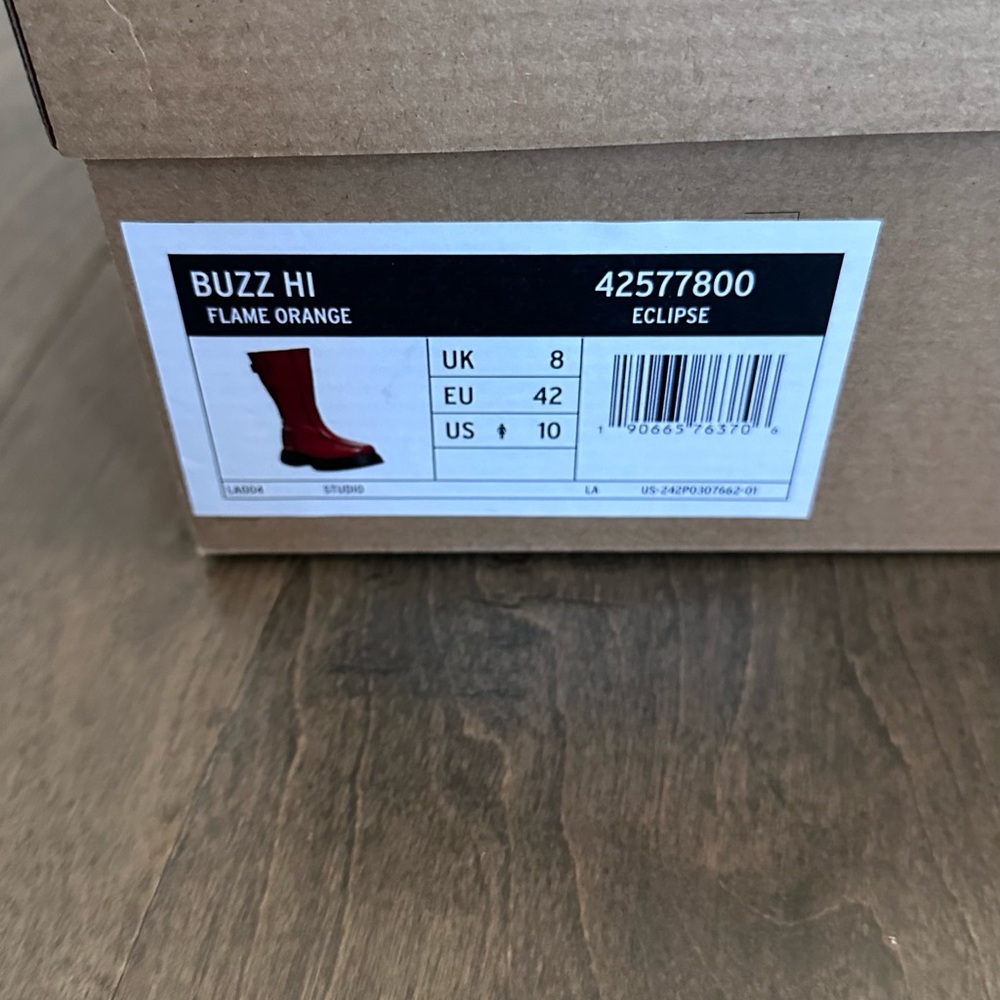 BUZZ HI Tall Eclipse Leather Boots COLOR:FLAME ORANGE
BRAND NEW NEVER BEEN WORN - Picture 7 of 11